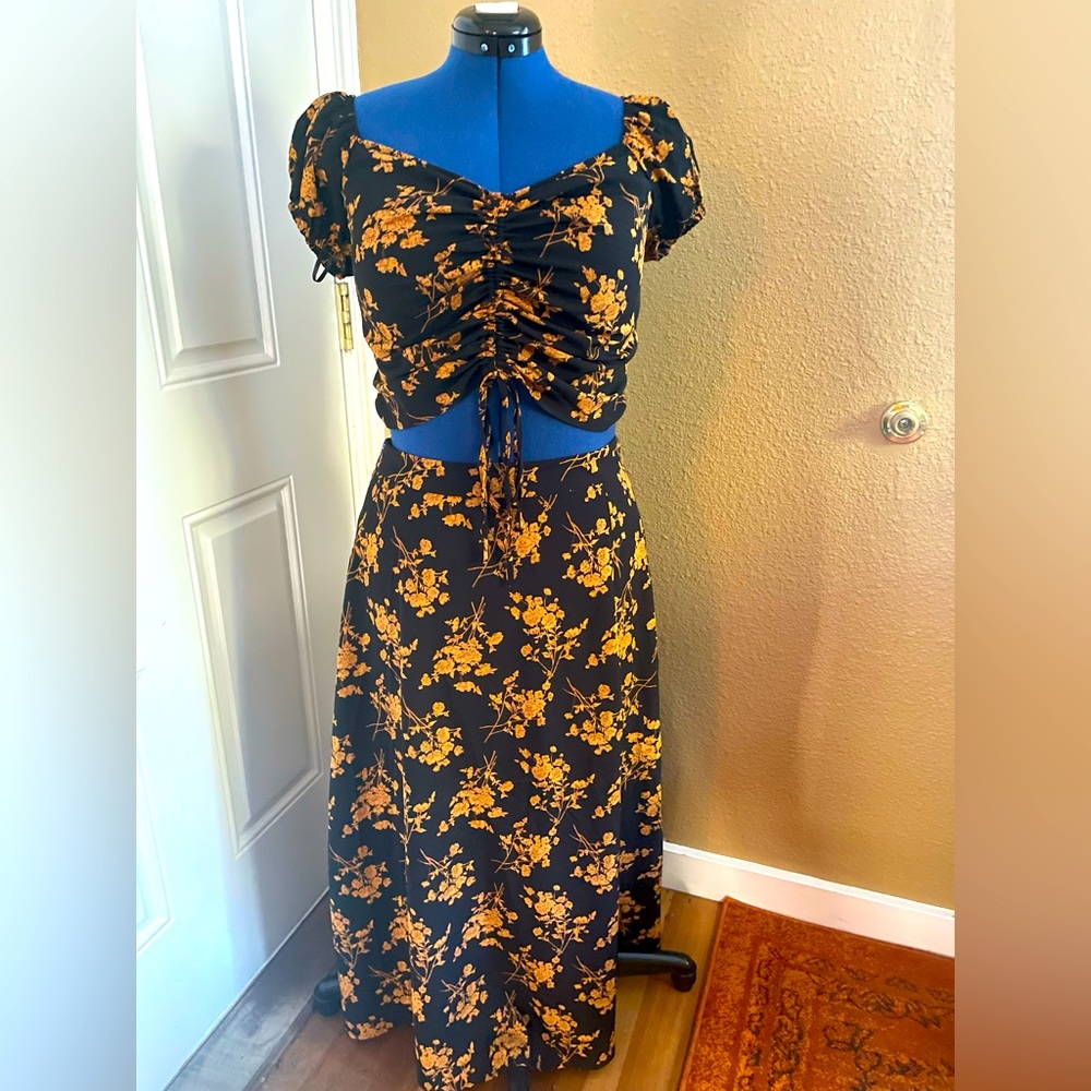 0XL Two Piece Ruched Floral Top Maxi Skirt Set / Excellent Condition 🧡🖤